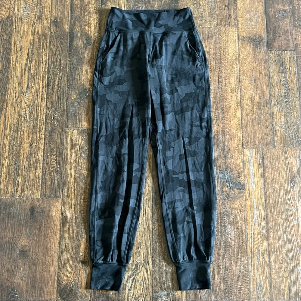 Lululemon Align High Rise Pant 28" Black Gray Camo | Women’s Size 4